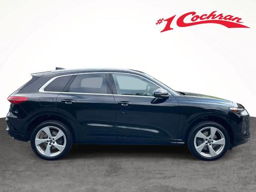 Mythos Black Metallic 2025 Audi Q5 2.0T quattro Premium