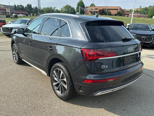 Manhattan Gray Metallic 2021 Audi Q5 40 Premium Plus