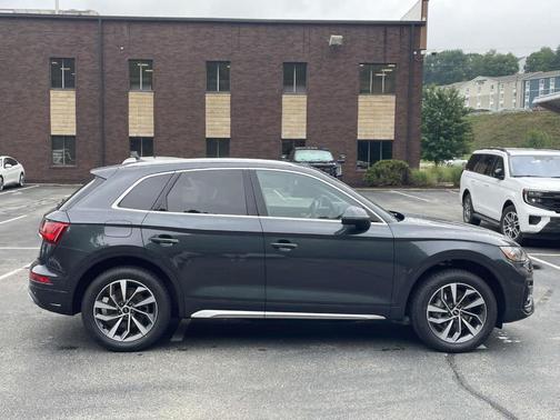 Manhattan Gray Metallic 2021 Audi Q5 40 Premium Plus