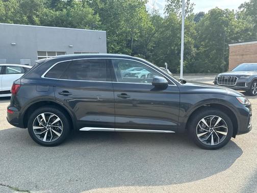 Manhattan Gray Metallic 2021 Audi Q5 40 Premium Plus