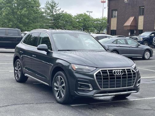 Manhattan Gray Metallic 2021 Audi Q5 40 Premium Plus