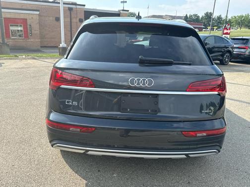 Manhattan Gray Metallic 2021 Audi Q5 40 Premium Plus