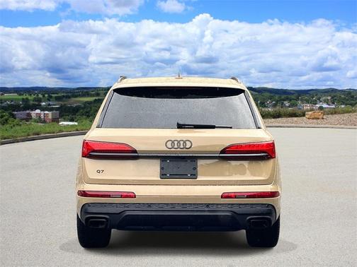 2025 Audi Q7 45 Premium Plus