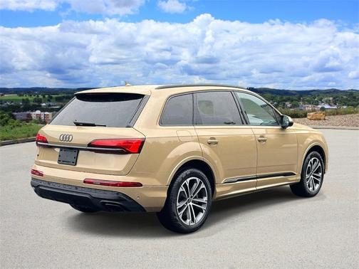2025 Audi Q7 45 Premium Plus