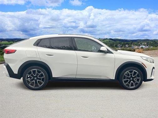 2025 BMW X2 xDrive28i