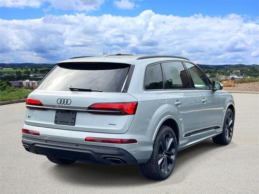 2025 Audi Q7 55 Premium Plus