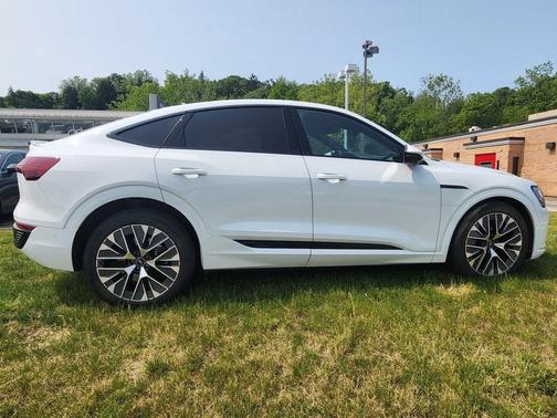 2024 Audi Q8 e-tron S line Premium