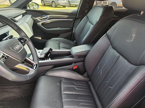 2024 Audi Q8 e-tron S line Premium