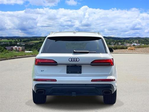 2025 Audi Q7 45 Premium Plus