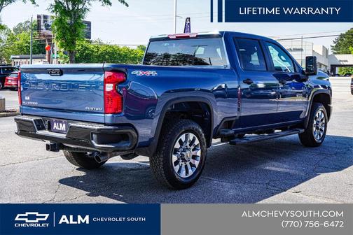 Lakeshore Blue Metallic 2026 Chevrolet Silverado 2500 Custom