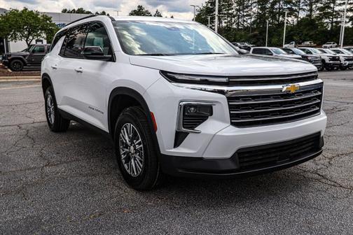 2025 Chevrolet Traverse LT