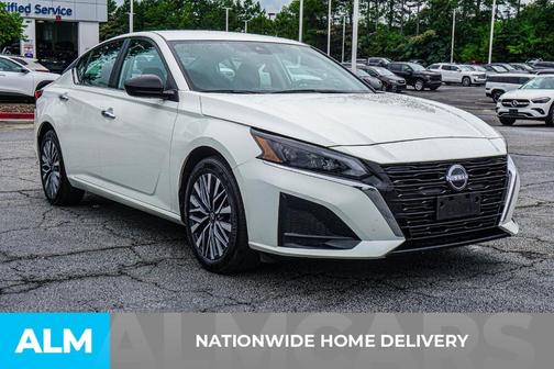Glacier White 2025 Nissan Altima SV