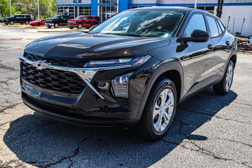 2025 Chevrolet Trax LS
