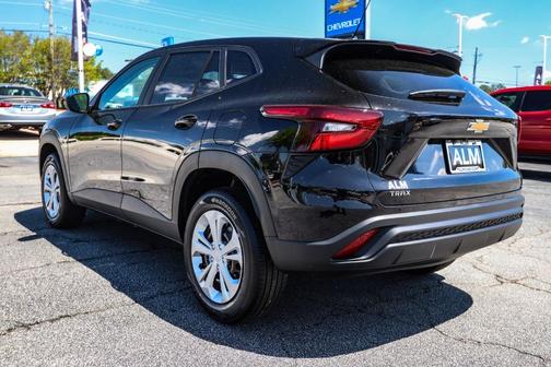 2025 Chevrolet Trax LS