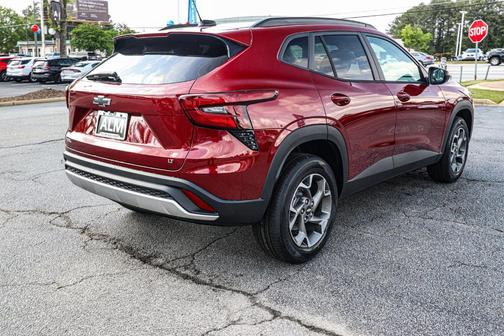 2025 Chevrolet Trax LT