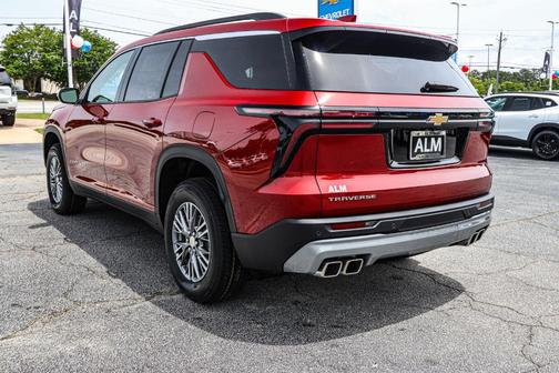 2025 Chevrolet Traverse LT