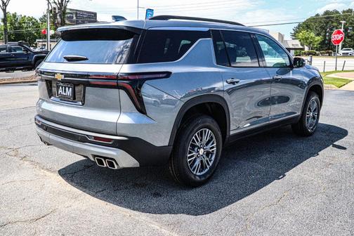 2025 Chevrolet Traverse LT