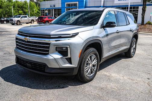 2025 Chevrolet Traverse LT
