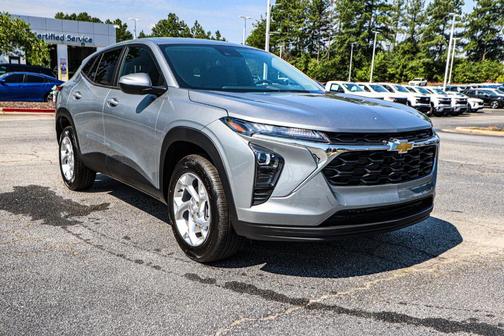 2025 Chevrolet Trax LS