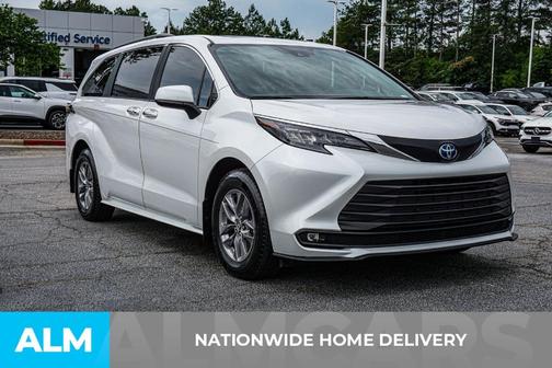Pearl 2025 Toyota Sienna XLE
