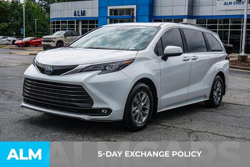 Pearl 2025 Toyota Sienna XLE