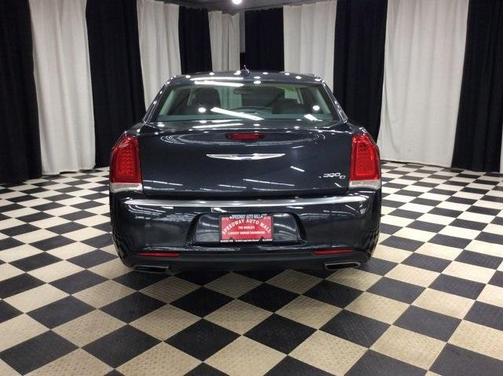 2016 Chrysler 300C Platinum