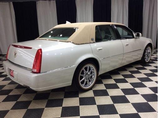 2010 Cadillac DTS Base