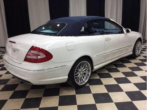 2004 Mercedes-Benz CLK-Class Base