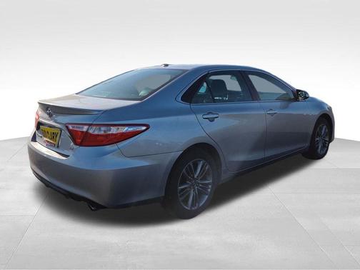 Silver 2016 Toyota Camry SE