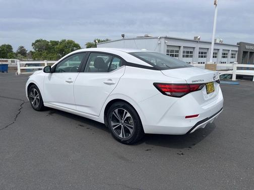 Cloud White 2022 Nissan Sentra SV
