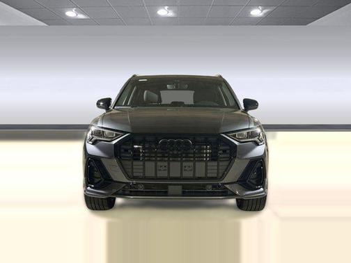 Daytona Gray Pearl Effect 2025 Audi Q3 45 S line Premium Plus