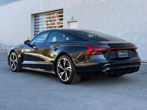 2022 Audi e-tron GT Premium Plus