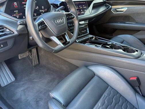 2022 Audi e-tron GT Premium Plus