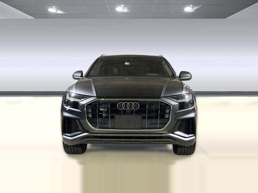 Daytona Gray Pearl Effect 2022 Audi Q8 55 Prestige