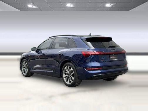 2021 Audi e-tron Premium Plus