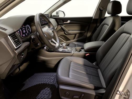Glacier White Metallic 2023 Audi Q5 45 S line Premium Plus