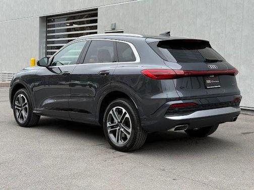 Tambora Gray Metallic 2025 Audi Q5 Premium Plus TFSI quattro S tronic