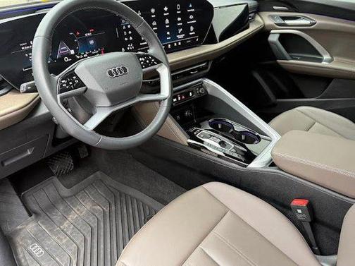 Tambora Gray Metallic 2025 Audi Q5 Premium Plus TFSI quattro S tronic