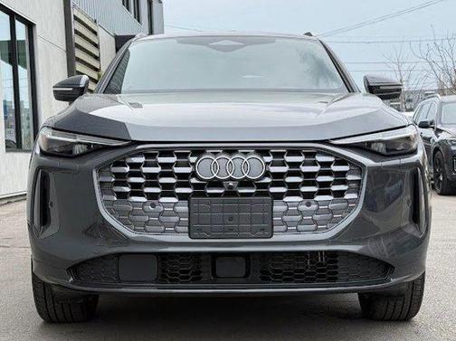 Tambora Gray Metallic 2025 Audi Q5 Premium Plus TFSI quattro S tronic