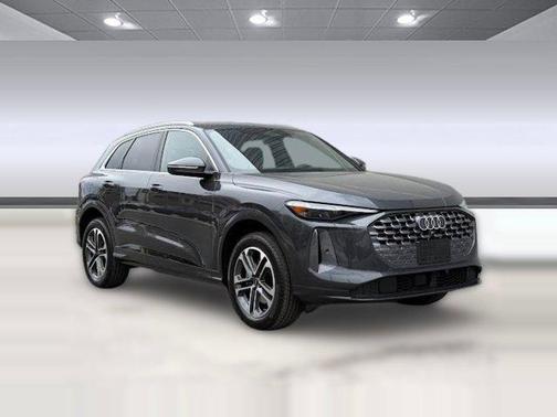 Tambora Gray Metallic 2025 Audi Q5 Premium Plus TFSI quattro S tronic