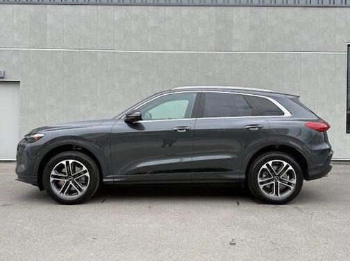 Tambora Gray Metallic 2025 Audi Q5 Premium Plus TFSI quattro S tronic