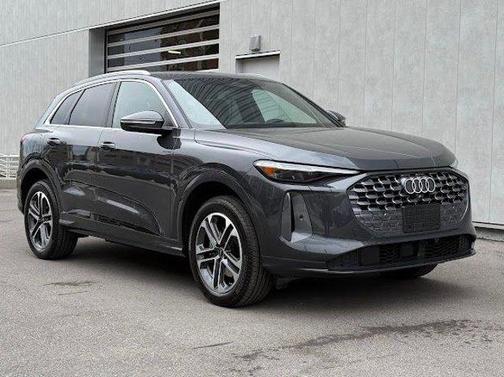 Tambora Gray Metallic 2025 Audi Q5 Premium Plus TFSI quattro S tronic