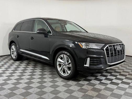 2023 Audi Q7 45 Premium Plus