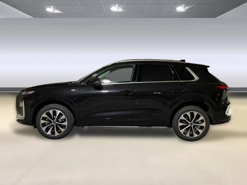 Mythos Black Metallic 2026 Audi Q3 TFSI quattro S tronic