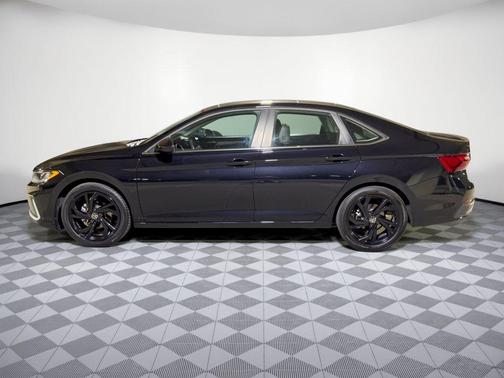 Deep Black Pearl 2026 Volkswagen Jetta 1.4T SE