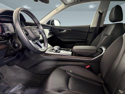 2022 Audi Q8 55 Premium Plus