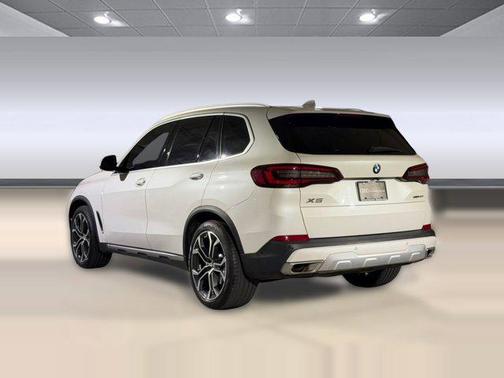 Mineral White Metallic 2023 BMW X5 xDrive40i
