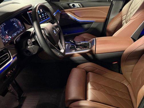 Mineral White Metallic 2023 BMW X5 xDrive40i