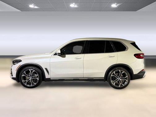 Mineral White Metallic 2023 BMW X5 xDrive40i