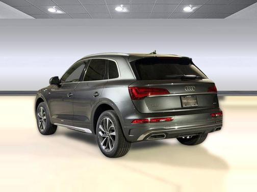 Daytona Gray Pearl Effect 2023 Audi Q5 45 S line Premium Plus